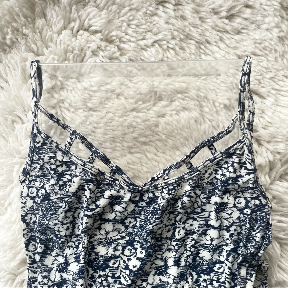 aeropostale | cutout neckline floral v-neck camisole size xs adjustable straps
